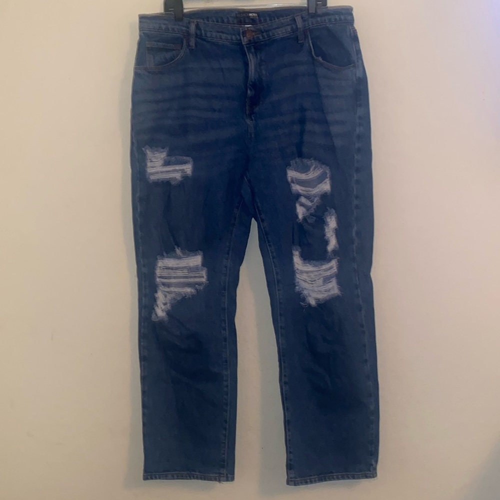 Fashion Nova - boyfriend distressed jeans